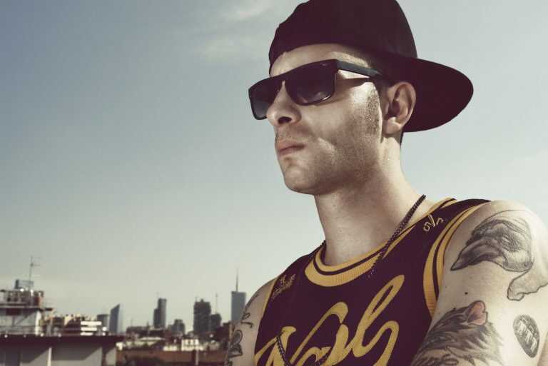 Estorsione al rapper Clementino, tra gli arrestati anche un artista napoletano