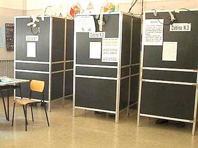 Castellammare, due elettori sorpresi a fotografare la scheda in cabina