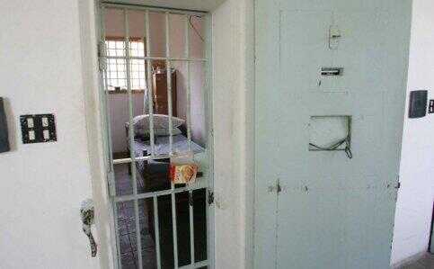 Salerno- Fuorni.  Tenta il suicidio in cella, in ospedale un 23enne