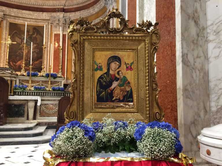 Pagani, in processione i quadri della Madonna e di Sant’Alfonso, ma i fedeli non sono…convinti