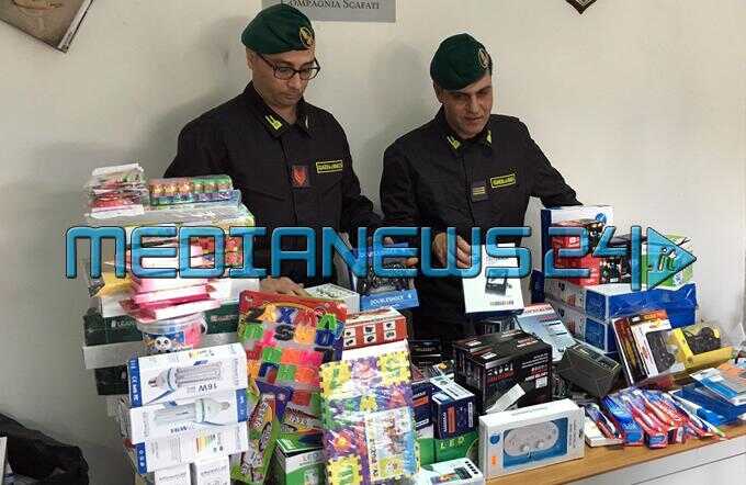 Sequestrati 17mila prodotti contraffatti e pericolosi: due denunce