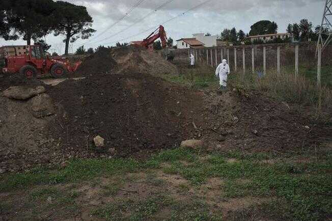 Rifiuti interrati: ruspe a lavoro a Casal di Principe