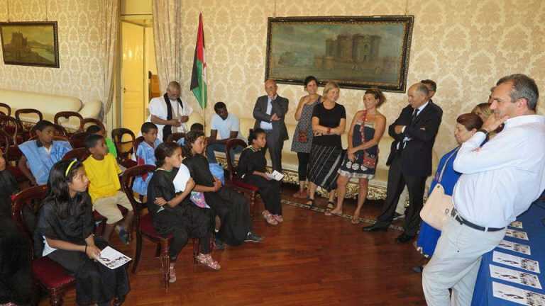 Bambini del Sahrawi in visita al Comune di Napoli, De Magistris: “Città di pace e integrazione”