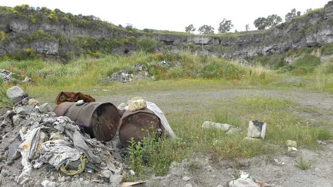 Rifiuti speciali nel Parco Nazionale del Vesuvio: scattano le denunce