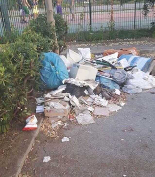Rifiuti in piazza Sant’Anna, Matarrese bacchetta i politici