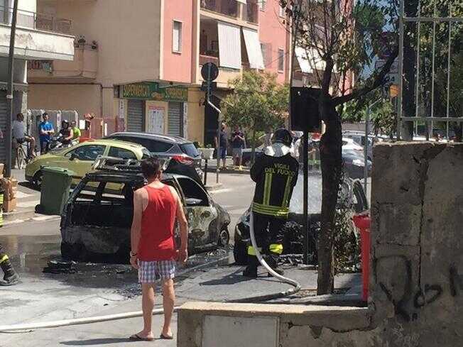Scafati: due auto in fiamme. Paura tra i residenti