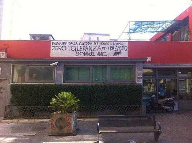 A Torre del Greco uno striscione per Emmanuel