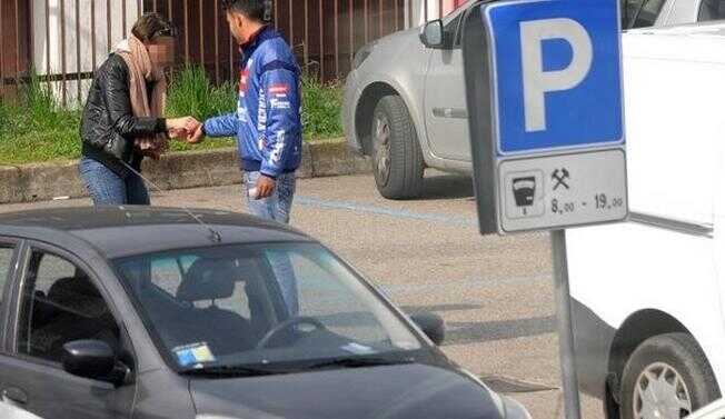 Salerno. Emessi i provvedimenti di allontanamento e di sanzioni ai parcheggiatori abusivi
