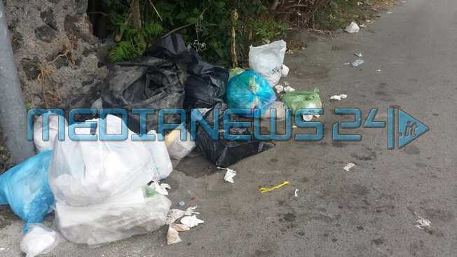 Ercolano, residenti di contrada Tironcelli sul piede di guerra: senza cassonetti da mesi