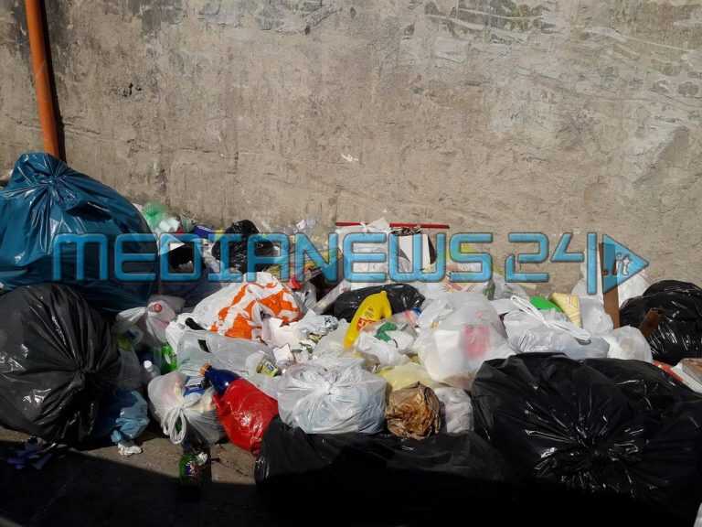 Vescovado pieno di rifiuti, residenti arrabbiati