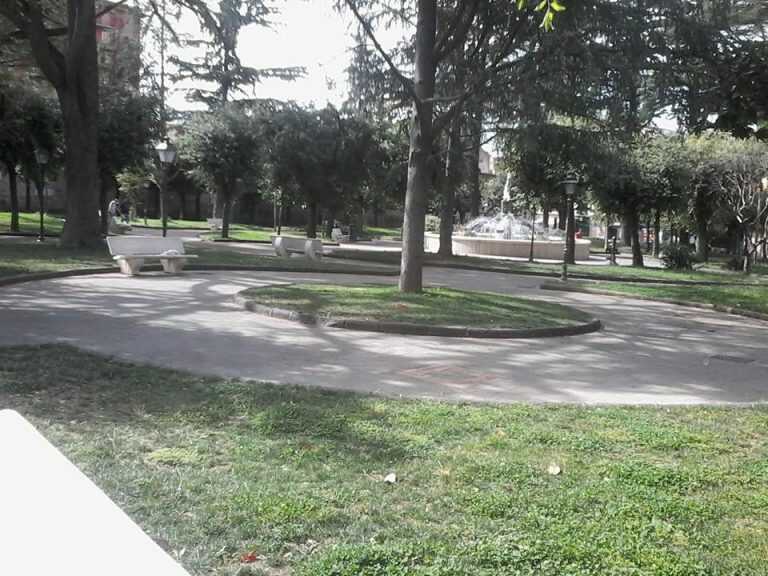 Pagani, Villa Comunale senza controllo, la rabbia delle mamme