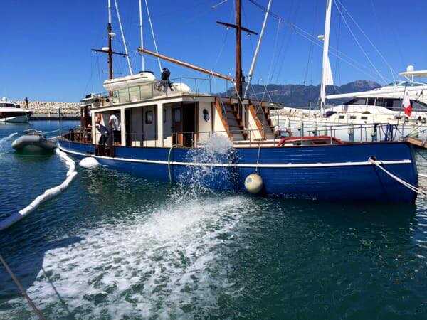 Barca rischia affondare marina d'arechi