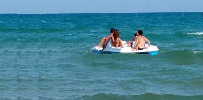 Paura in Costiera, pedalò si ribalta: in quattro rischiano