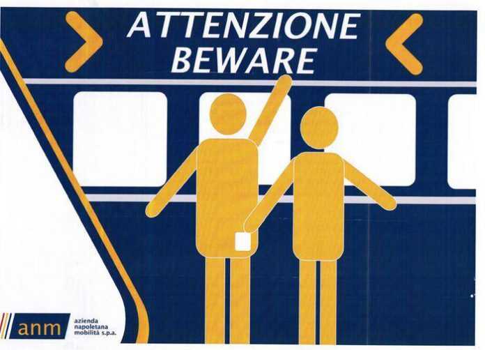 avvisi anti borseggiatori su bus Anm a Napoli
