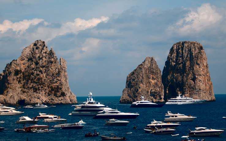 Capri, lite fra noleggiatori di barche: malore per una donna coinvolta