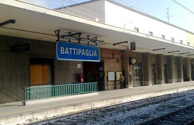 Amara partenza per il viaggio di nozze: sposini derubati a Battipaglia