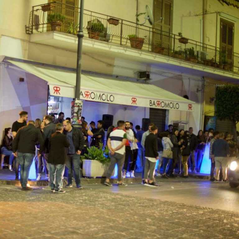 Paura a Sarno, 5 colpi di pistola al bar Romolo