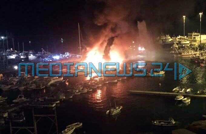 Incendio al porto di Salerno: indaga la Guardia Costiera