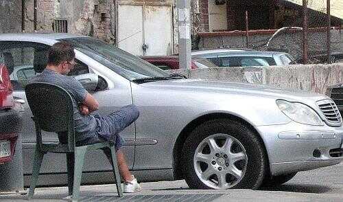 Napoli – La lotta ai parcheggiatori abusivi non va in vacanza