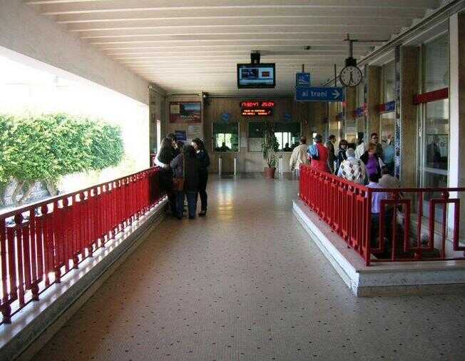 Rom senza biglietto sui treni Circum: aspro botta e risposta fra assessore di Sorrento ed Eav