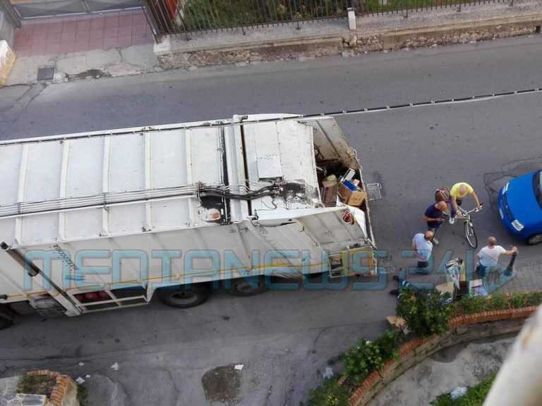 Pagani, netturbino si infortuna durante il servizio di raccolta