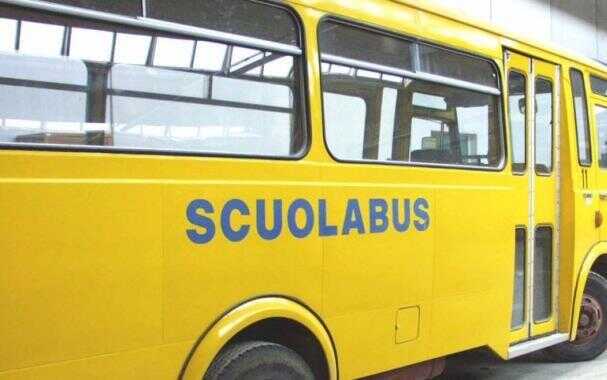 Angri, pulmino bloccato: mamme contro vigili e sindaco