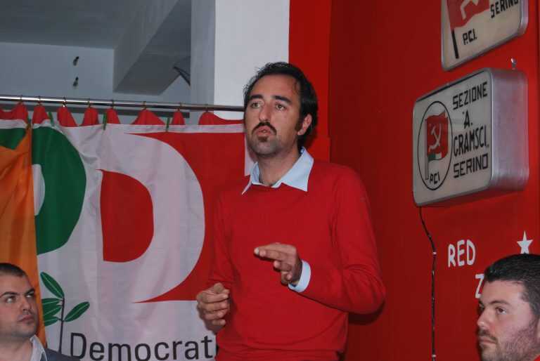 Pollica, Pisani accoglie Di Battista: “Venuto a salutare un onorevole”, poi bordate per Renzi…