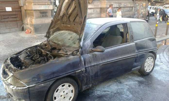 auto incendiata