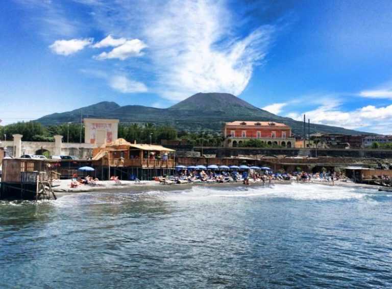 Mare pulito, revocato il divieto di balneazione su tutto il litorale ercolanese