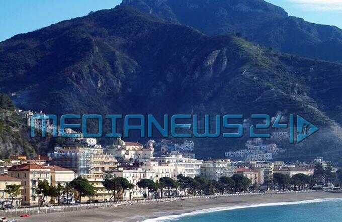 Maiori, uomo si lancia nel vuoto dalla statale 163