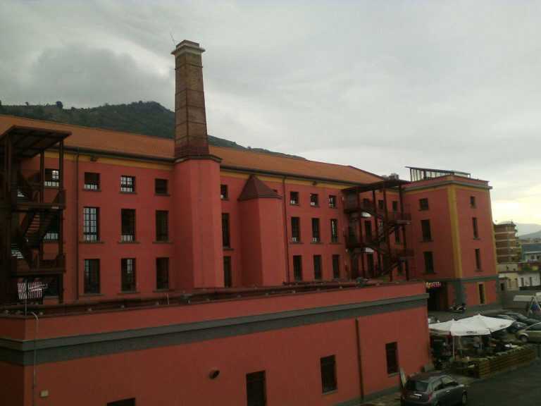 Liceo Tito Lucrezio Caro, le aule sono poche e scoppia la polemica