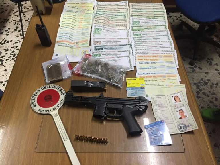 Inutile la fuga sui tetti: in manette due emergenti del clan Vanella-Grassi