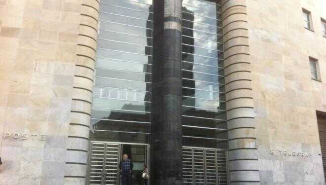 Ruba all’ufficio postale, poi tenta di depistare la polizia: arrestato