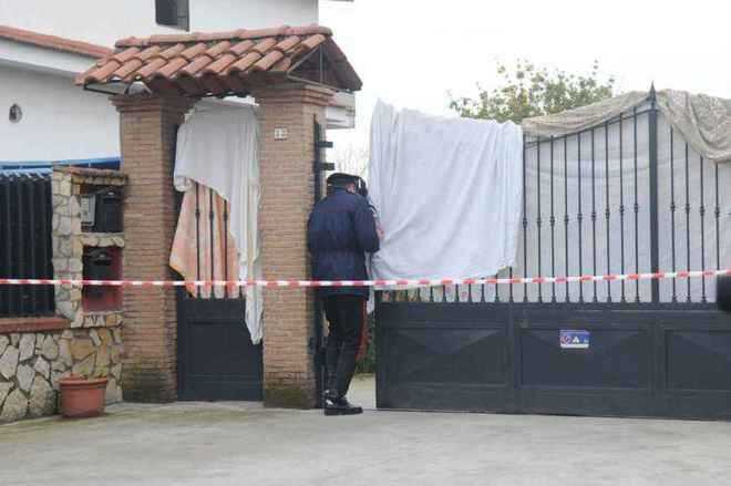 ANZIANO UCCIDE NUORA E NIPOTE: LITE PER CHIUSURA CANCELLO