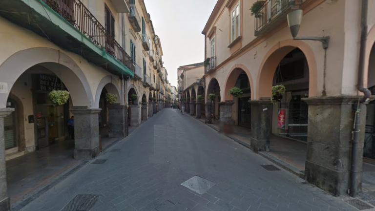 Cava, rissa sventata tra donne per una “occhiata furtiva”