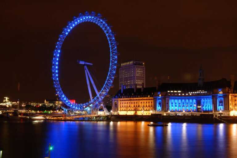 London Eye bloccato per ore: panico sulla ruota panoramica