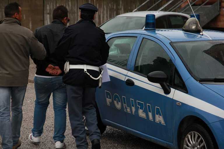 Giugliano, furti nella notte in alcuni negozi: un arresto