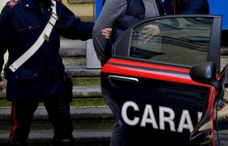 Droga e materiale per il confezionamento in casa: 26enne in manette