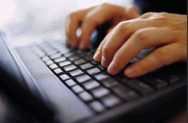 Estorcevano denaro dopo chat erotiche: 2 arresti