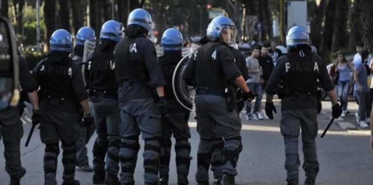 Napoli. Competizioni sportive, emessi 11 Daspo