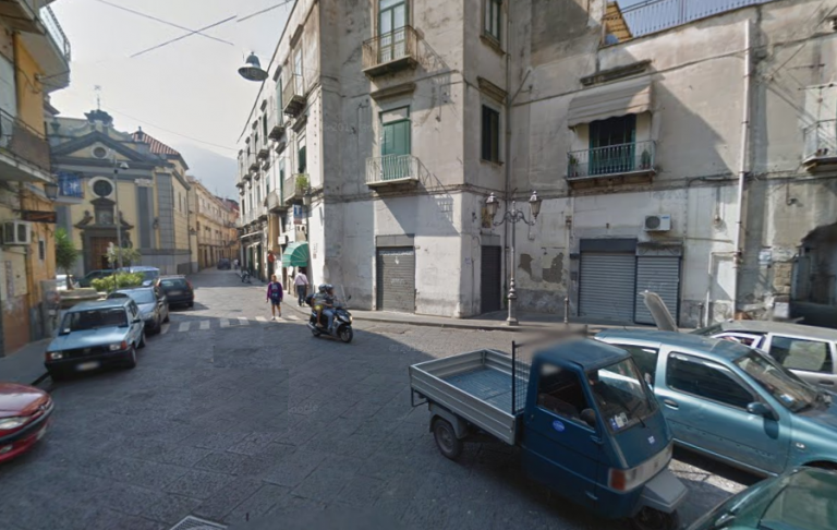 Pagani, incidente in piazza Cappella, ciclista a terra