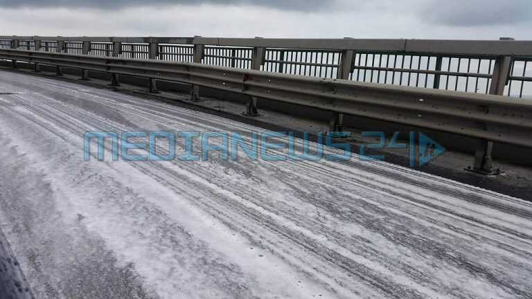 Salerno, schiuma al viadotto Gatto, traffico in tilt