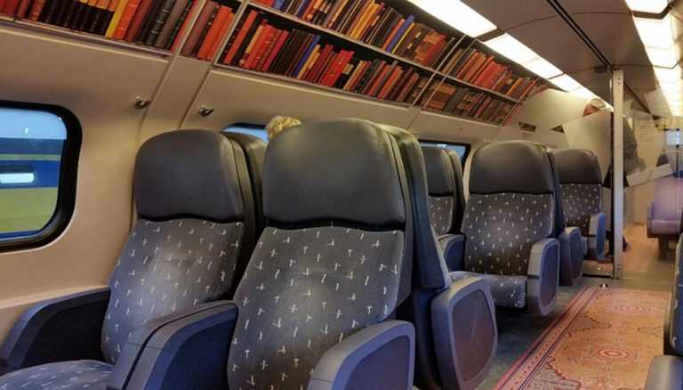 Vagoni dei treni diventano biblioteche: in Olanda si viaggia leggendo