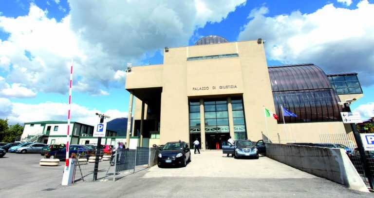 Torre Annunziata, sentenze pilotate e falsi incidenti: gli indagati scelgono il silenzio