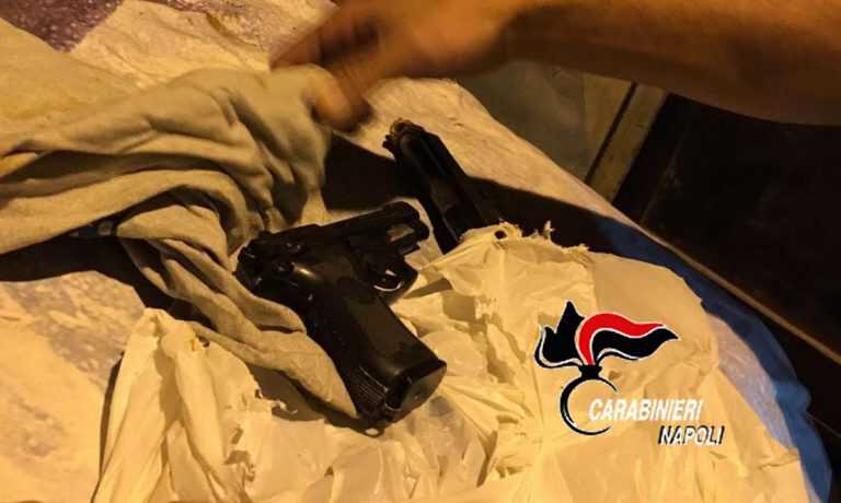 Blitz dei Carabinieri: armi e droga del clan nascosti in un portone blindato