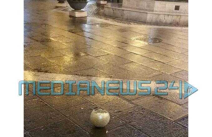 Salerno, piovono luminarie