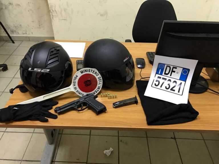 Sfugge ad un posto di blocco: arrestato dopo due giorni con un complice