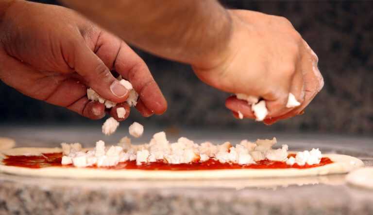 Coronavirus, Campania – Nessun limite orario per pub e ristoranti.