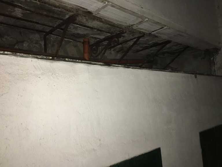 Blitz della Polizia: sequestrata cocaina nello stabile di due pregiudicati