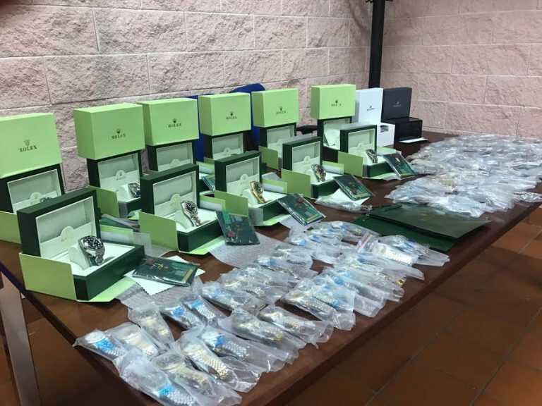 Scovato deposito di Rolex falsi: una denuncia
